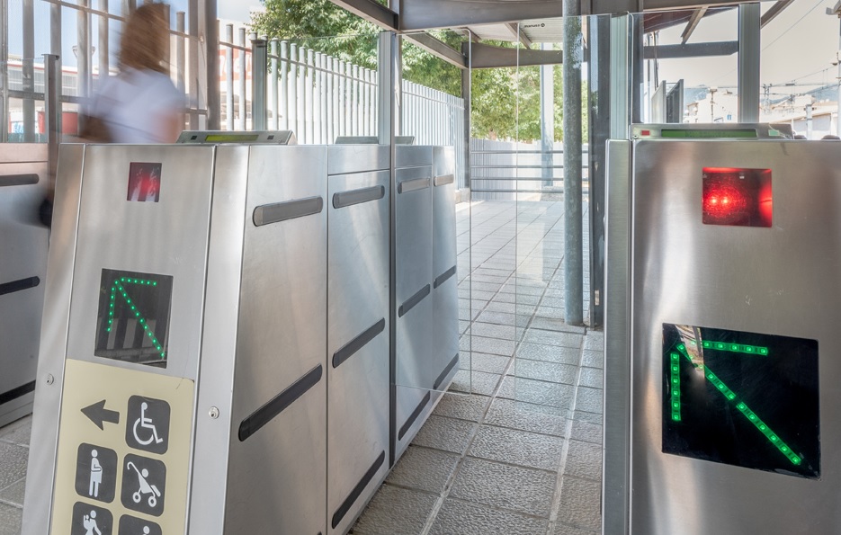 puertas validadoras transporte manusa entrada acceso validadora metro tren autobus validator doors transport entrance validator access metro train bus