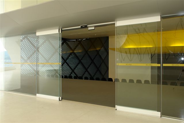 proyecto-emblematico-manusa-puertas-automaticas-brasil-automatic-door-proyect-brazil.jpg