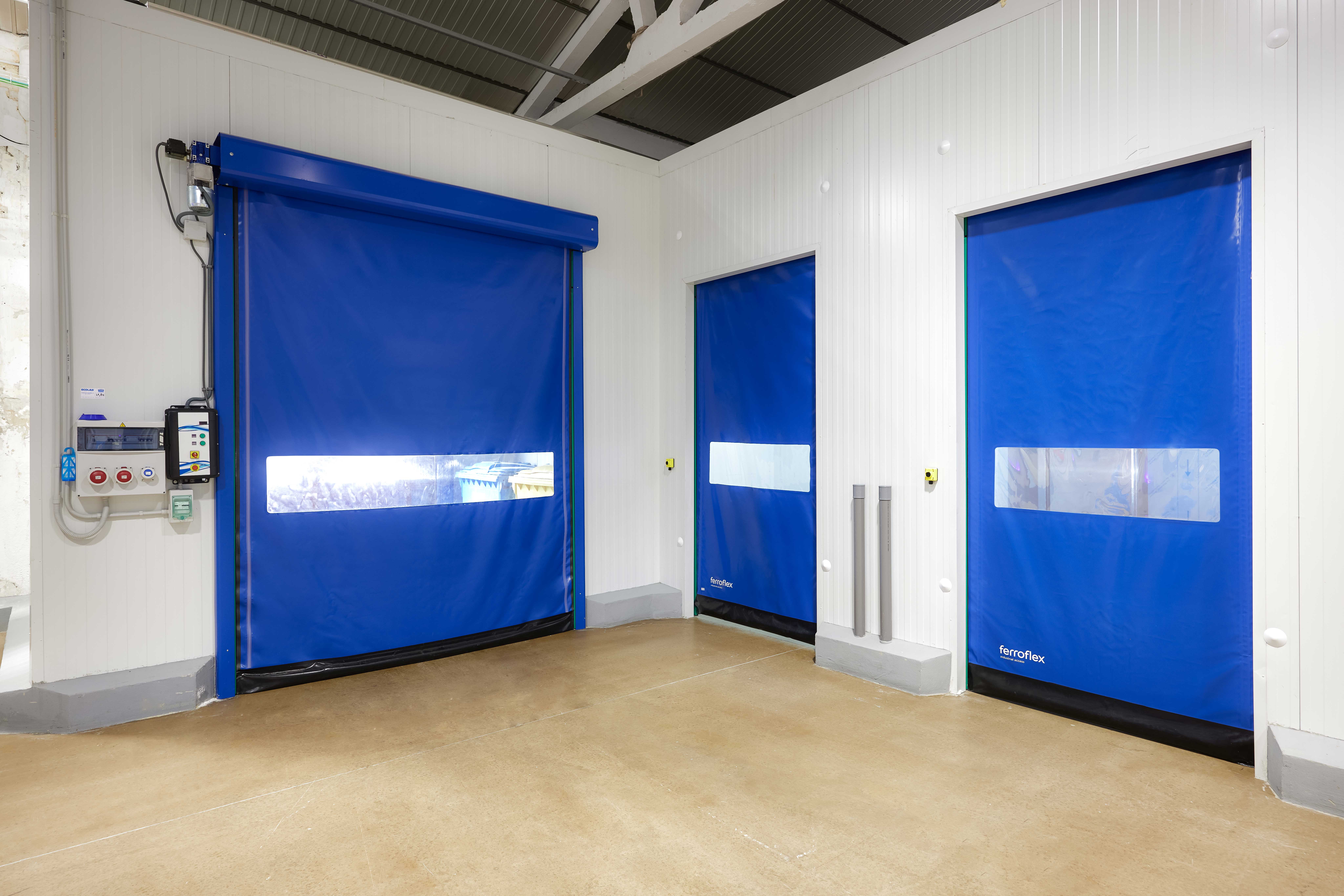 {"es":{"es":"Puerta rápida autorreparable vista de  3 puertas","fr":"Porte rapide autoréparable à enroulement","pt":"Porta rápida autorreparável de enrolar","en":"Self-repairing high-speed door 3-door view","pt-br":"Porta rápida autorreparável de enrolar","es-latam":"Puerta rápida autorreparable vista de  3 puertas"}}