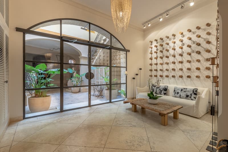 Las-puertas-batientes-automaticas-manusa-para-zonas-exteriores