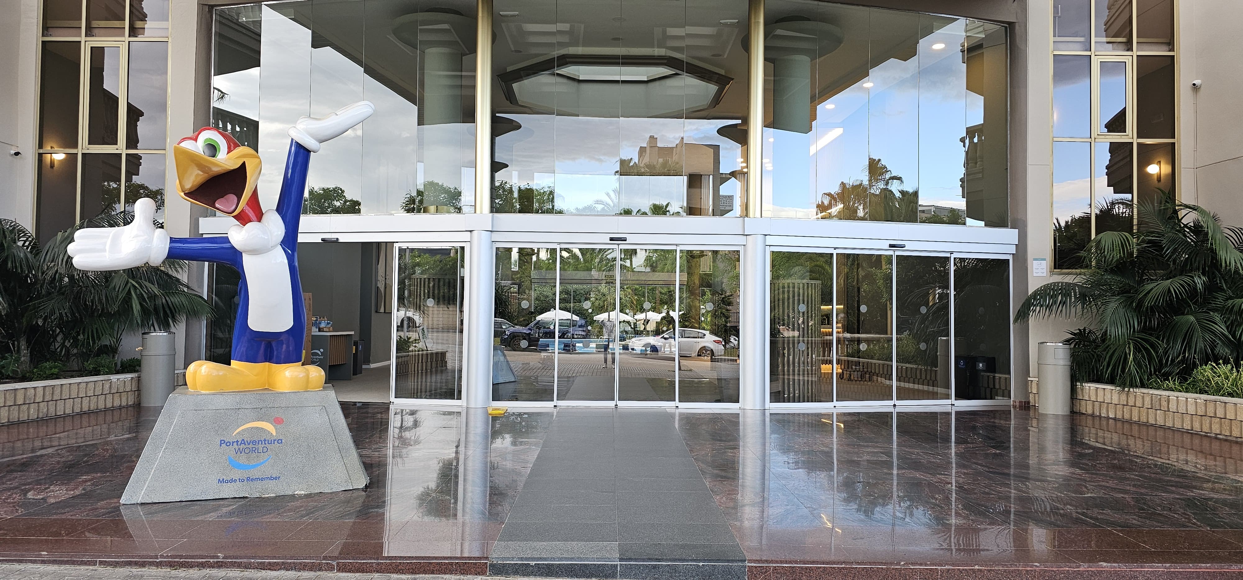 principal-puertas-automaticas-para-los-accesos-exteriores-del-hotel-ponient-dorada-palace-de-salou