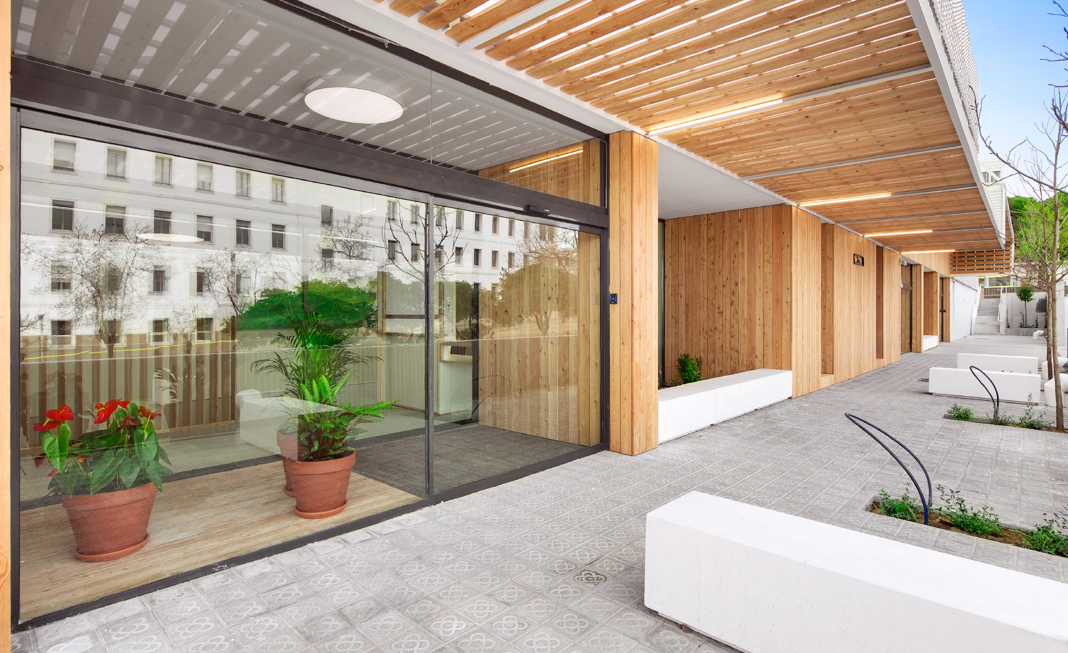 puerta-estandar-hospital-pere-virgili-exterior