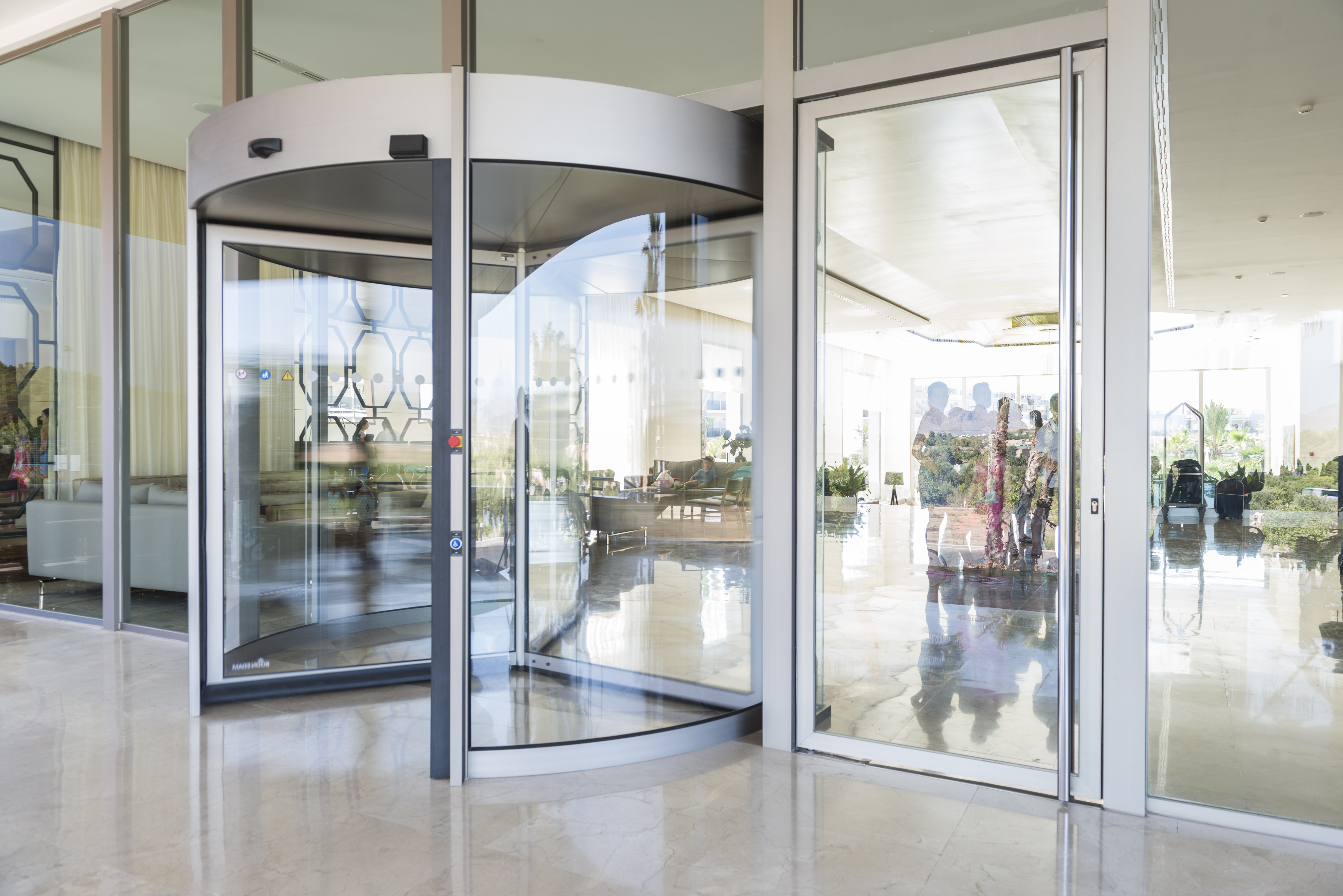 puerta-giratoria-zafiro