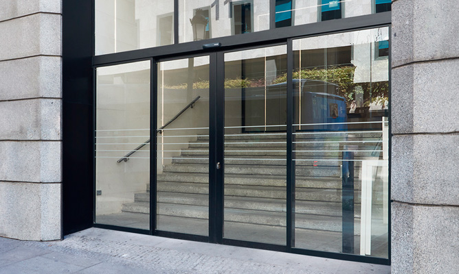 Puerta automática antirrobo RC2