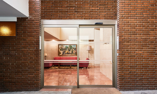 Puerta automática antirrobo RC2