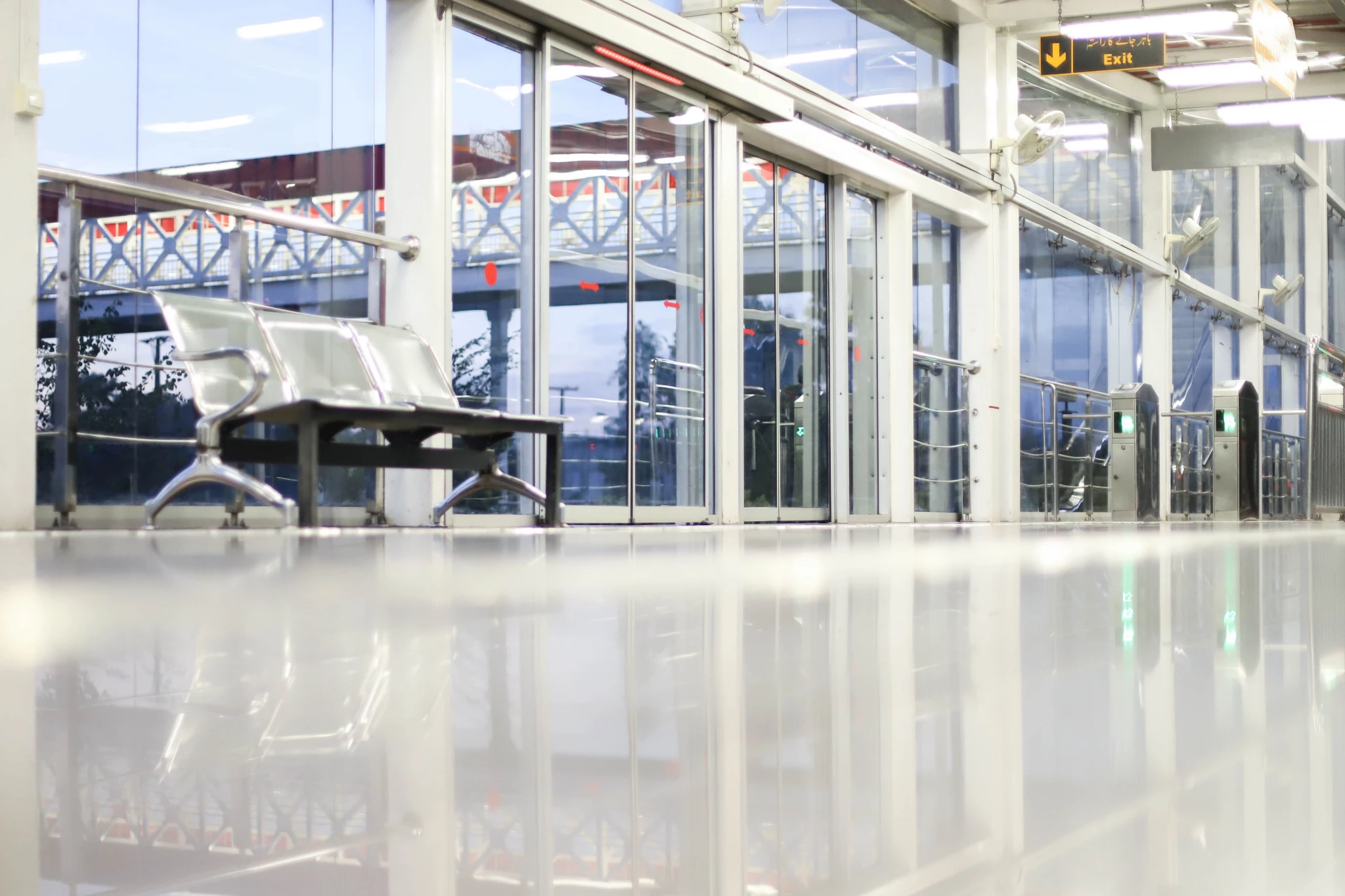 Puertas automáticas de cierre de dársena para un transporte público seguro y eficiente