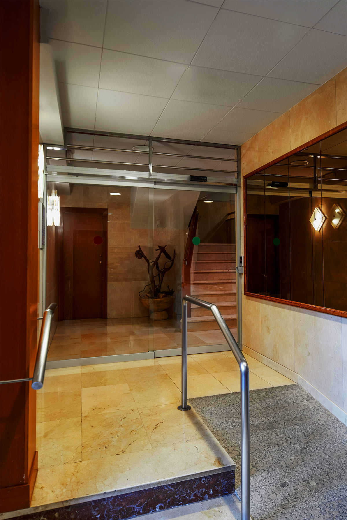 Como instalar puerta automatica portal bloque viviendas